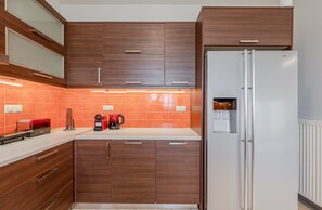 Biệt thự, 3 phòng ngủ, hồ bơi riêng, quang cảnh biển | Bếp riêng | Ghế cao cho trẻ em