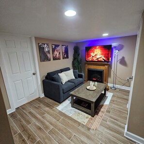 Télévision, cheminée