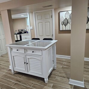 Dining - Modern 2BR Basement Suite with Jacuzzi  Access, Full Kitchen & Free Wifi (Roosevelt)