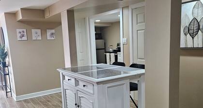 Modern 2BR Basement Suite with Jacuzzi Access, Full Kitchen & Free Wifi
