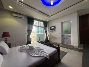 Iron/ironing board, free WiFi - Tchinda Meli Residence (Douala)