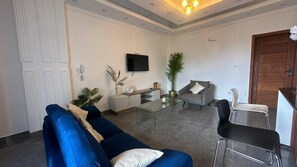 Deluxe Studio | Living area