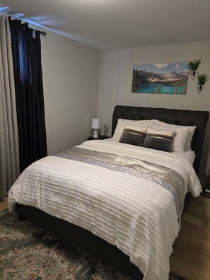 1 slaapkamer, een strijkplank/strijkijzer, wifi, beddengoed