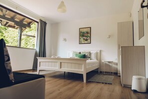 4 chambres, fer et planche à repasser, Wi-Fi, draps fournis