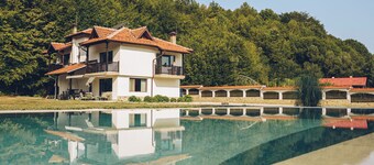 Wildwood Villa - Peaceful Family Villa in the Heart of the Mountains – Sleeps 6+