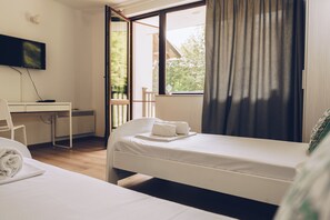 4 chambres, fer et planche à repasser, Wi-Fi, draps fournis