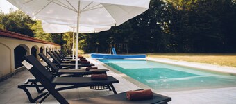 Wildwood Villa - Peaceful Family Villa in the Heart of the Mountains – Sleeps 6+