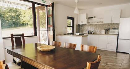 Wildwood Villa - Peaceful Family Villa in the Heart of the Mountains – Sleeps 6+