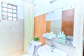 Handdukar, tvål och toalettpapper