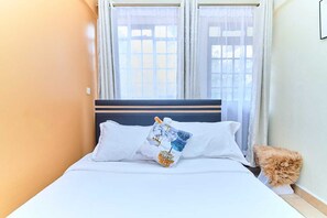 Iron/ironing board, WiFi, bed sheets