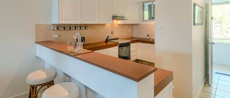 冰箱、微波炉、烤箱、炉灶