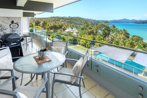 Outdoor dining - Hibiscus Lodge 205 by HIHA (Hamilton Island)