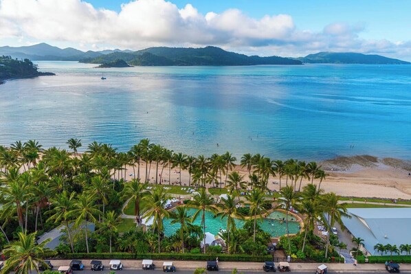 Beach towels - Hibiscus Lodge 205 by HIHA (Hamilton Island)