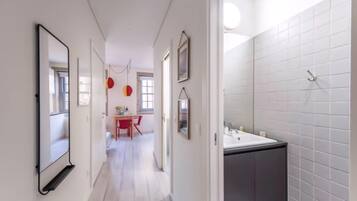 Leilighet (GuestReady - Genuine Oporto Apts) | Bad | Dusj, hårføner, håndklær og sjampo