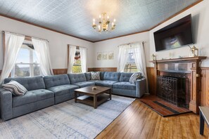 Smart TV, futbolito, tenis de mesa y libros