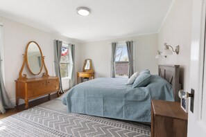 5 bedrooms, iron/ironing board, free WiFi, bed sheets - 7PH Sunny Farmhouse Retreat, AC, Game Room, Dog Friendly (Jefferson)