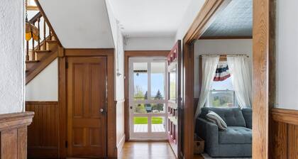 7PH Sunny Farmhouse Retreat, AC, Game Room, Dog Friendly