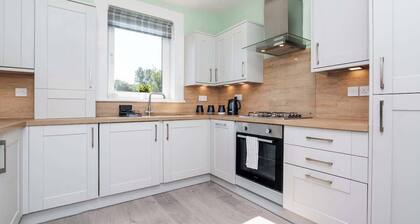 3 Bedroom Flat - Free Parking