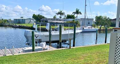 Waterfront Paradise w/Tiki Hut and just Minutes to downtown Punta Gorda