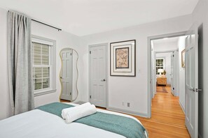 4 bedrooms, desk, iron/ironing board, travel crib