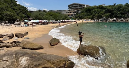¡Cerca de la Playa Arrocito! Condo con vista al mar para 2 de 6 personas.
