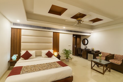 Hotel Impress By RMR Hotels
