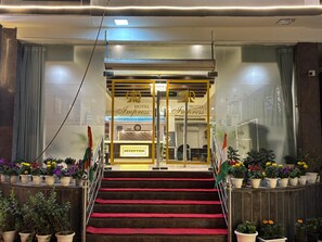 Front of property - Hotel Impress By RMR Hotels (New Delhi)