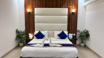 Deluxe Double or Twin Room, City View | Premium bedding, memory-foam beds, desk, laptop workspace