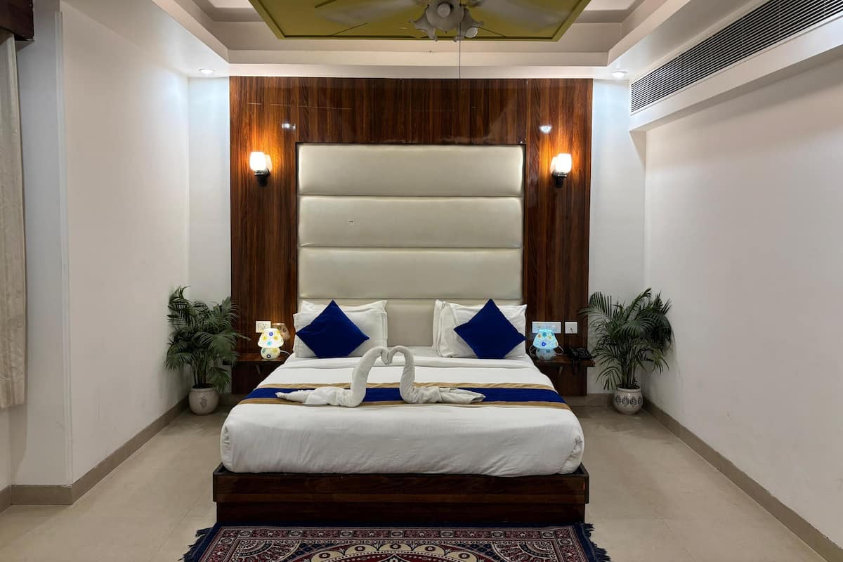 Deluxe Double or Twin Room, City View | Premium bedding, memory foam beds, desk, laptop workspace