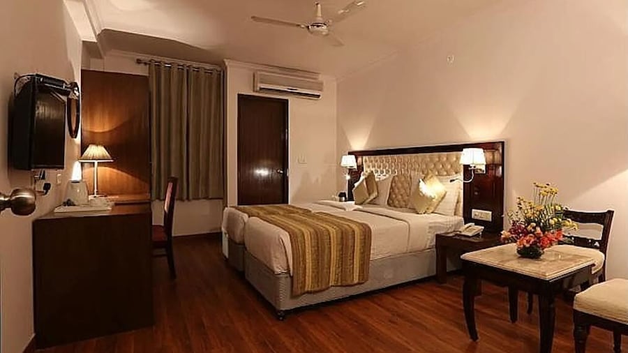 Hotel Impress By RMR Hotels