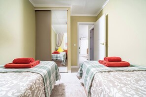 2 bedrooms, iron/ironing board, WiFi, bed sheets