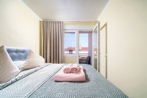 2 bedrooms, iron/ironing board, WiFi, bed sheets