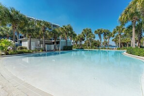 A heated pool - V308 Beachside Studio with Island Views, Private Balcony & Resort Amenities (Fort Walton Beach)