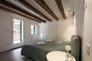 1 bedroom, internet, bed sheets