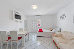 1 bedroom, free WiFi, bed sheets