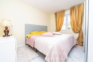 3 bedrooms, iron/ironing board, WiFi, bed sheets