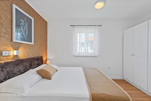 2 bedrooms, free WiFi, bed sheets