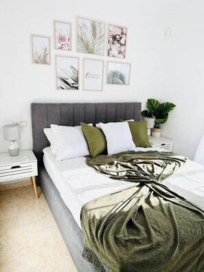 2 habitaciones, tabla de planchar con plancha, cuna de viaje y wifi 