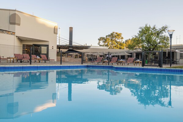 Açık yüzme havuzu 