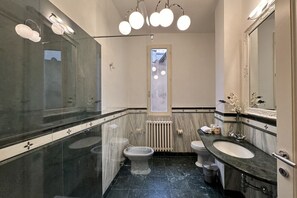 Regadera y bidet 