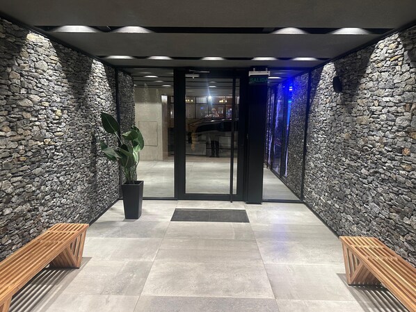 Property entrance - Austral Apartamentos by Pacifico Apart (Ushuaia)