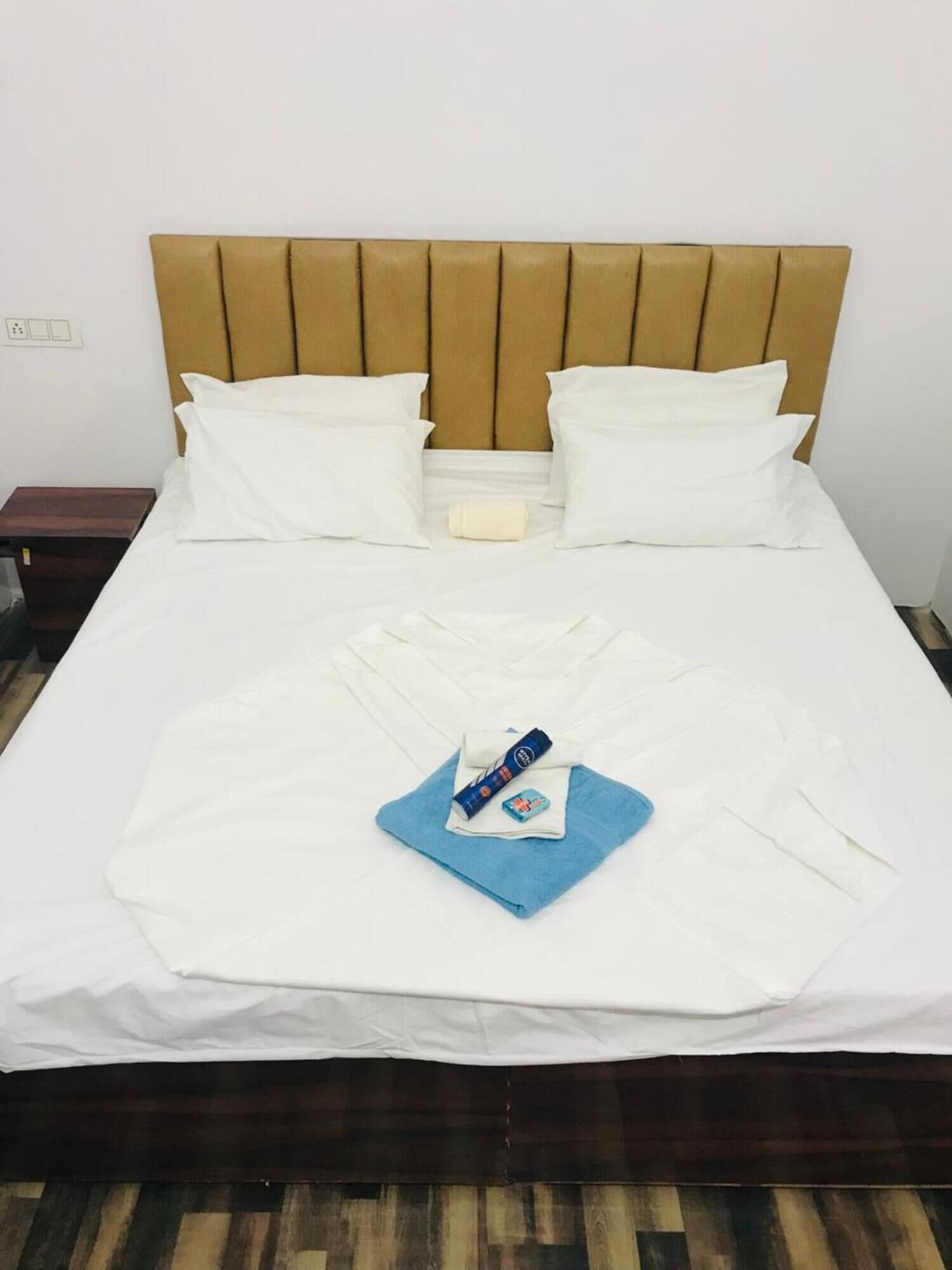 Luxury Room | Rollaway beds, free WiFi, bed sheets