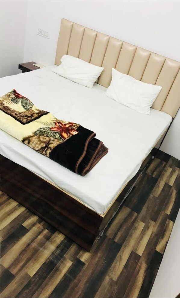 Deluxe Room | Rollaway beds, free WiFi, bed sheets