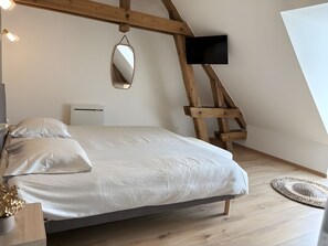 2 bedrooms, bed sheets