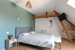 2 bedrooms, soundproofing, bed sheets