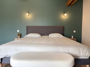 2 bedrooms, soundproofing, bed sheets
