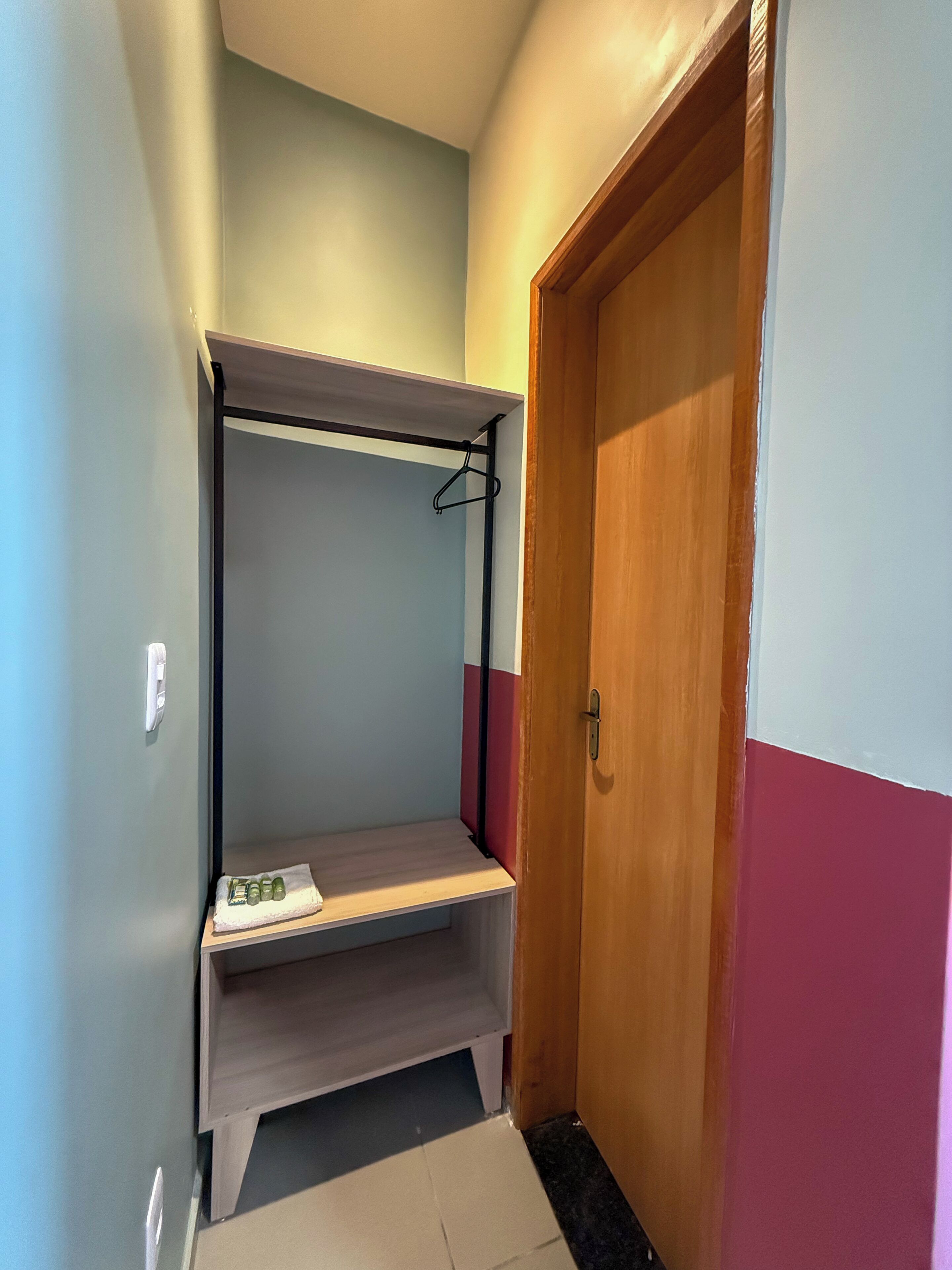 基本三人房 | 熨斗/熨衣板、免費無線上網