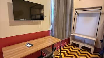 Superior Quadruple Room | Bathroom | Shower, free toiletries, hair dryer, towels