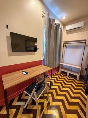 Superior Quadruple Room | Bathroom | Shower, free toiletries, hair dryer, towels