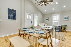 House (3 Bedrooms) | Interior
